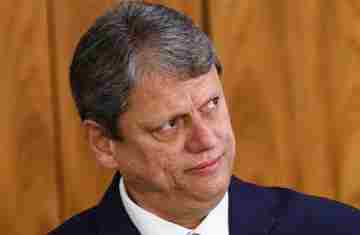  Deputado pede inquérito contra Tarcísio após falas contra STF 